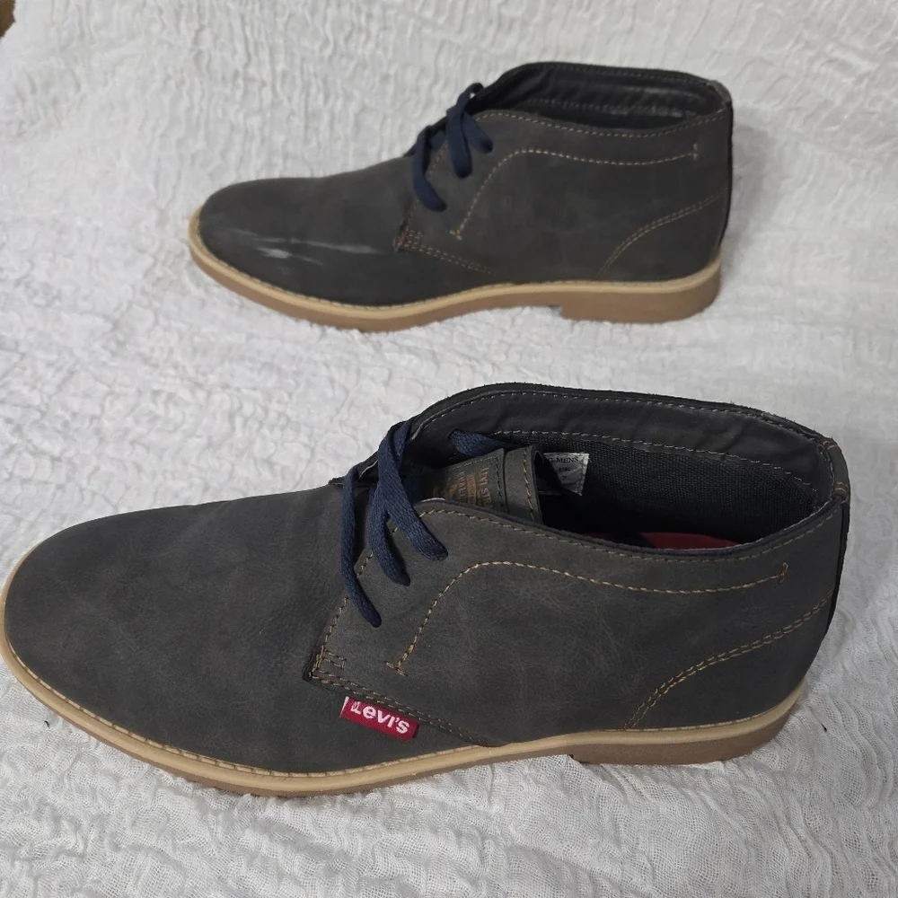 Levi's Cambridge Men Sz 8 Suede Leather Grey Casual Chukka Preppy Academia Boots